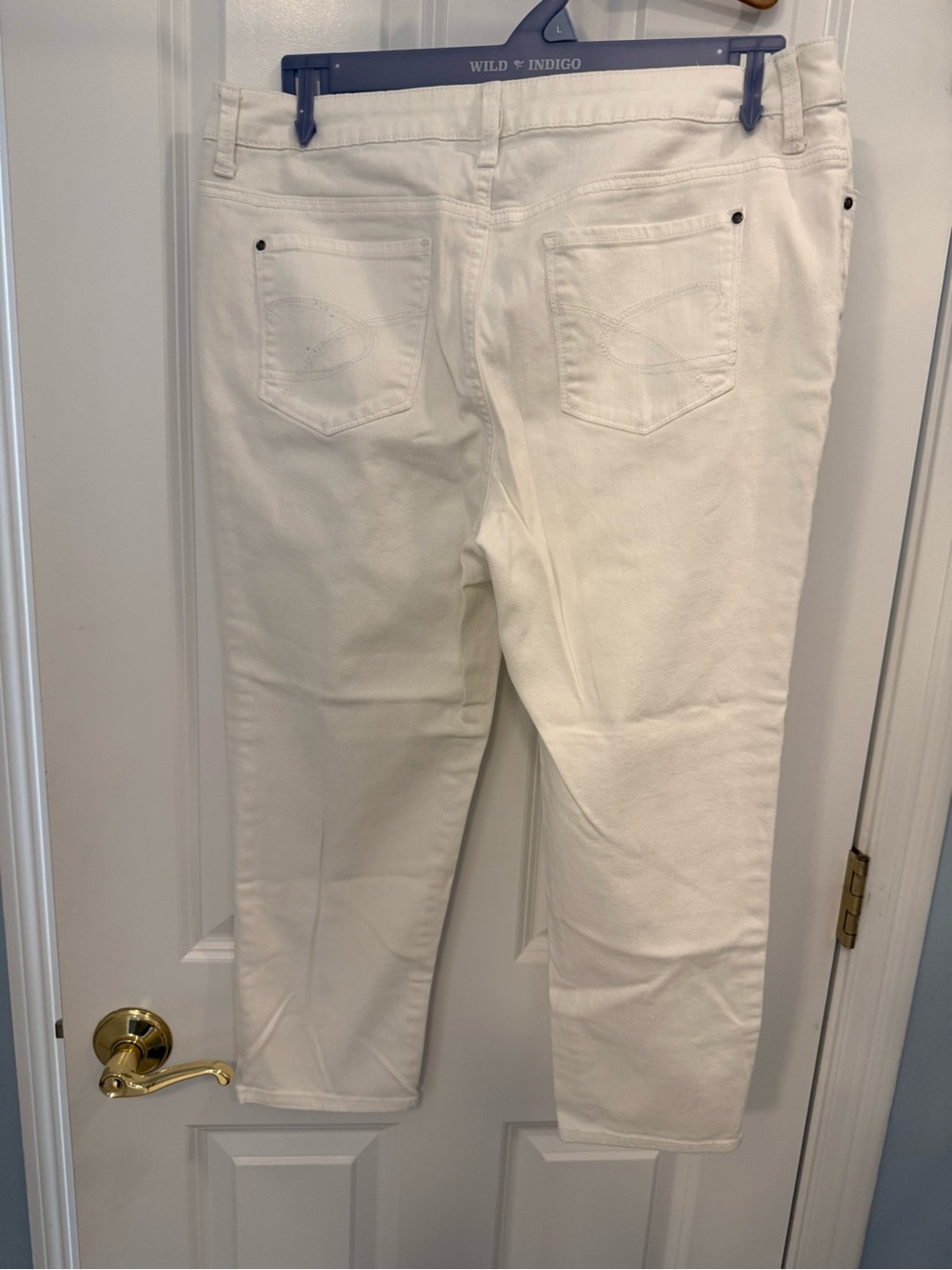 Chico's White Ankle Cropped Jeans